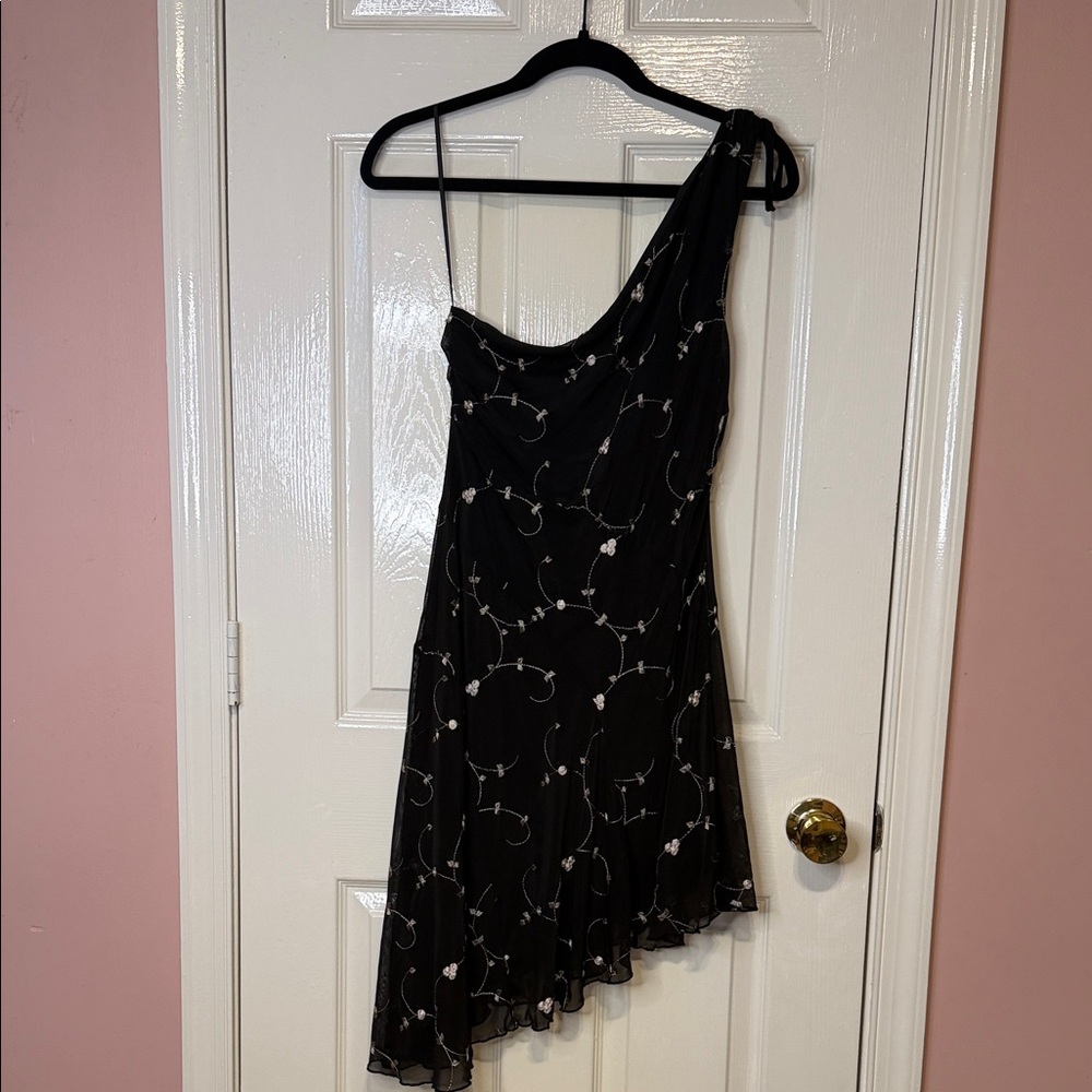 Kimchi Blue Black One-Shoulder Dress with White Pattern